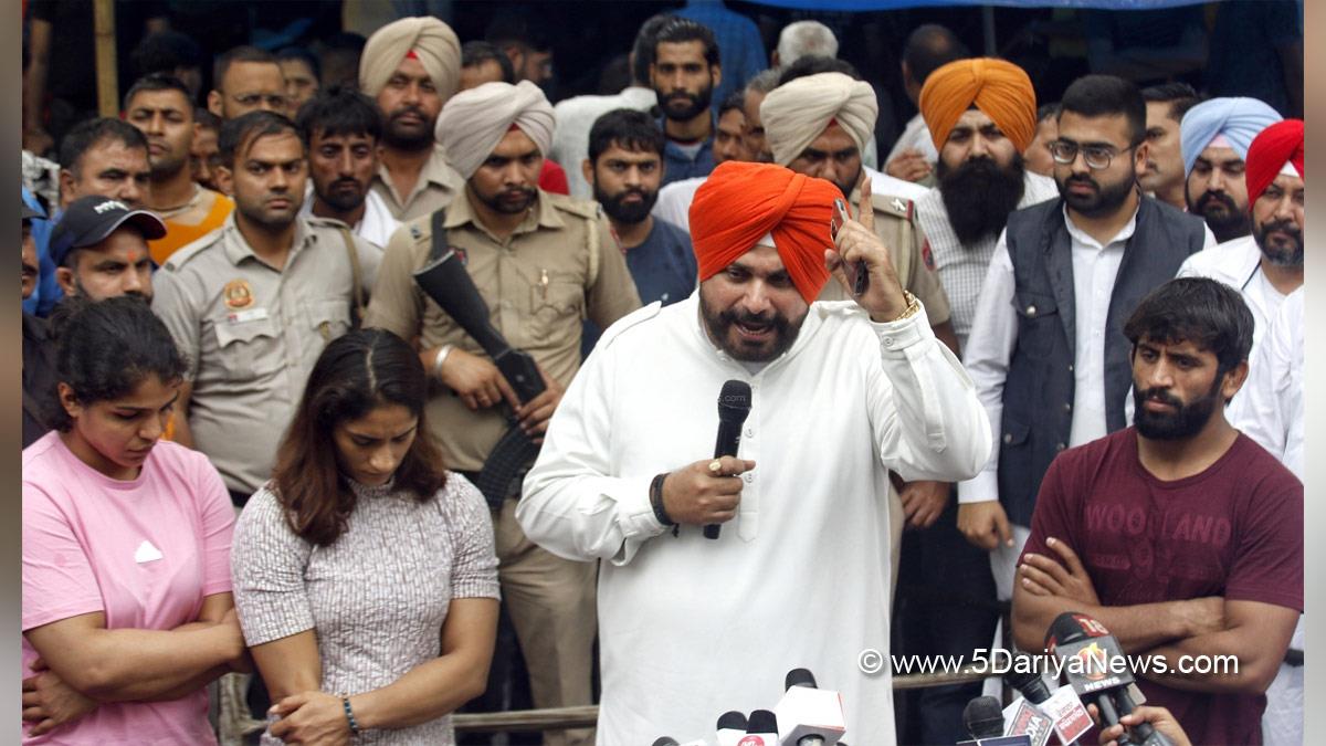 Protest, Wretlers Protest, Wretlers Protest New Delhi, Wretlers Protest News, Wretlers Protest Reason, Wretlers Protest In India, Brij Bhushan Sharan Singh News, Brij Bhushan Sharan Singh Latest News, Wrestling Federation of India, WFI, WFI President, Bajrang Punia, Vinesh Phogat, Sakshi Malik, Bajrang Vinesh Sakshi Protest, Brij Bhushan Sharan Singh Resignation, Wretlers Protest Navjot Singh Sidhu, Chandigarh, Punjab Congress
