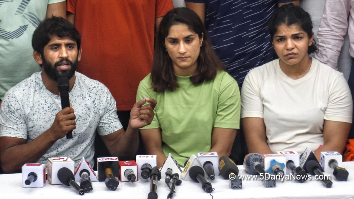 Protest, Wretlers Protest, Wretlers Protest New Delhi, Wretlers Protest News, Wretlers Protest Reason, Wretlers Protest In India, Brij Bhushan Sharan Singh News, Brij Bhushan Sharan Singh Latest News, Wrestling Federation of India, WFI, WFI President, Bajrang Punia, Vinesh Phogat, Sakshi Malik, Bajrang Vinesh Sakshi Protest, Brij Bhushan Sharan Singh Resignation, Wretlers Protest News Today, Anurag Thakur, Anurag Singh Thakur, BJP, Bharatiya Janata Party, Minister of Information and Broadcasting