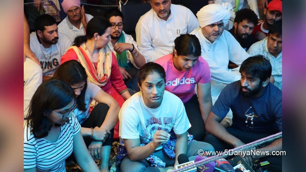 Protest, Wretlers Protest, Wretlers Protest New Delhi, Wretlers Protest News, Wretlers Protest Reason, Wretlers Protest In India, Brij Bhushan Sharan Singh News, Brij Bhushan Sharan Singh Latest News, Wrestling Federation of India, WFI, WFI President, Bajrang Punia, Vinesh Phogat, Sakshi Malik, Bajrang Vinesh Sakshi Protest, Brij Bhushan Sharan Singh Resignation, Wretlers Protest News Today, Police, Delhi Police, Deputy Commissioners of Police, DCP