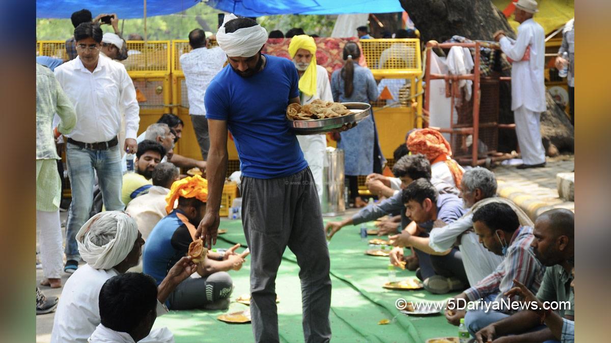 Protest, Wretlers Protest, Wretlers Protest New Delhi, Wretlers Protest News, Wretlers Protest Reason, Wretlers Protest In India, Brij Bhushan Sharan Singh News, Brij Bhushan Sharan Singh Latest News, Wrestling Federation of India, WFI, WFI President, Bajrang Punia, Vinesh Phogat, Sakshi Malik, Bajrang Vinesh Sakshi Protest, Wretlers Protest News Today, Langar At Wrestlers Protest, Wrestlers Protest Langar