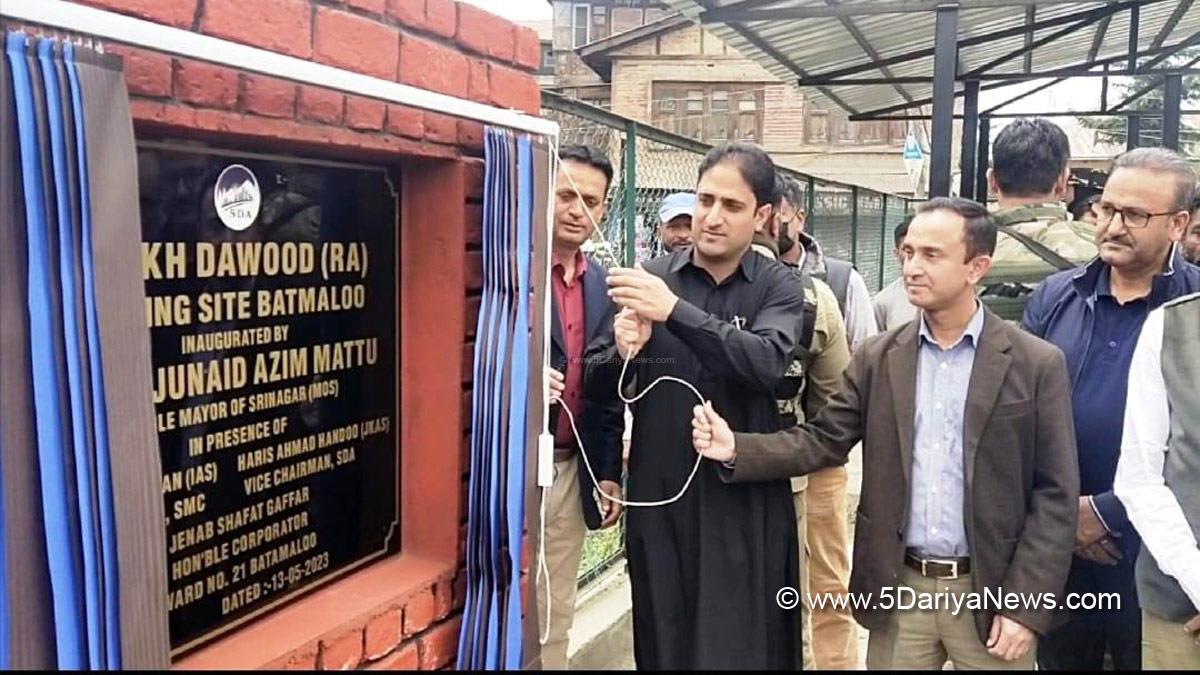  Mayor Srinagar inaugurates SDA Parking lot at Batamaloo  Srinagar  Mayor of Srinagar, Junaid Azim Mattu today inaugurated the Parking lot at Baka Masjid in Batmaloo Srinagar.The Mayor was accompanied by the concerned Corporator and Senior officials from SDA and SMC. Addressing the local gathering, Mattu reiterated his commitment of equipping the city with all state of art and people friendly infrastructure.On the occasion, he impressed upon the concerned officials to work in tandem for the publ