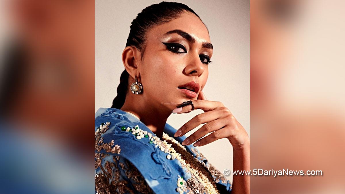 Bollywood, Entertainment, Mumbai, Actor, Actress, Cinema, Hindi Films, Movie, Mumbai News, Heroine, Mrunal Thakur, Mrunal Thakur Cannes Film Festival, Mrunal Thakur Cannes Film Festival Debut, Mrunal Thakur Cannes Film Festival 2023, Cannes Film Festival 2023