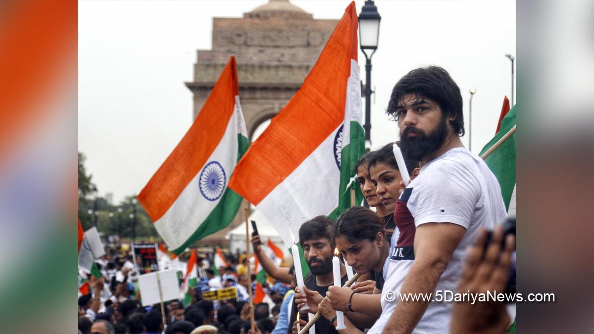 Protest, Wretlers Protest, Wretlers Protest New Delhi, Wretlers Protest News, Wretlers Protest Reason, Wretlers Protest In India, Brij Bhushan Sharan Singh News, Brij Bhushan Sharan Singh Latest News, Wrestling Federation of India, WFI, WFI President, Bajrang Punia, Vinesh Phogat, Sakshi Malik, Bajrang Vinesh Sakshi Protest, Wretlers Protest News Today, Wretlers Candle March, Wretlers March India Gate