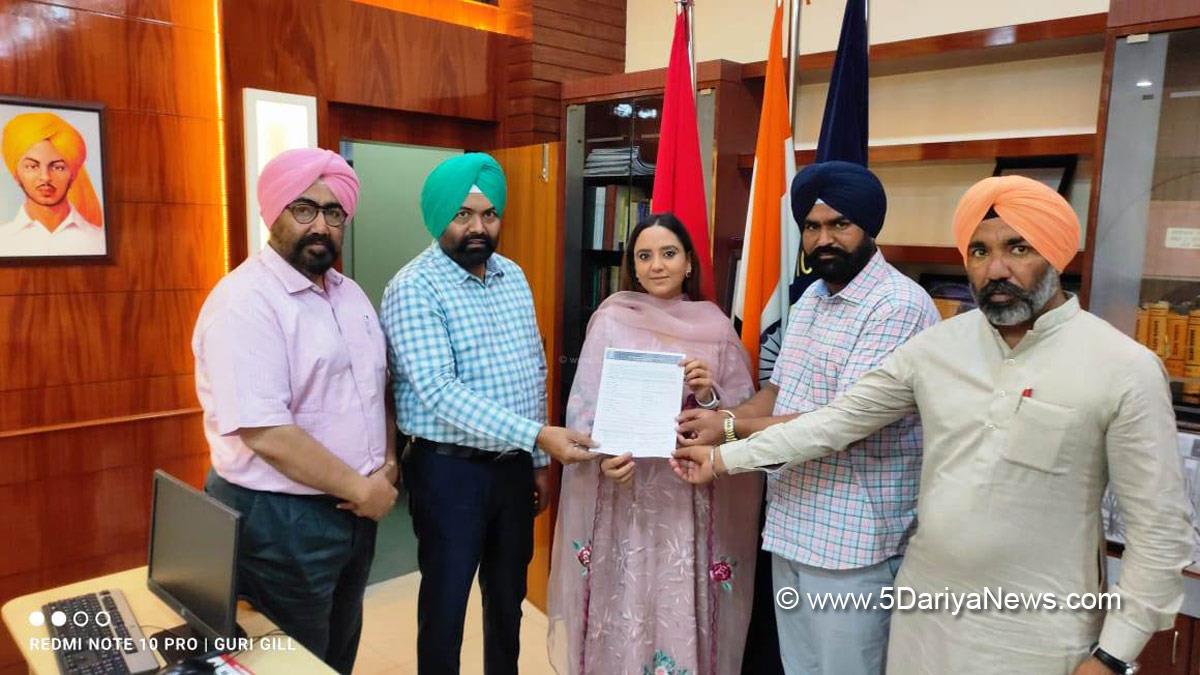 DC Moga, Kulwant Singh, Deputy Commissioner Moga, Moga, Amandeep Kaur Arora, Dr. Amandeep Kaur Arora, Moga, AAP, Aam Aadmi Party, Aam Aadmi Party Punjab, AAP Punjab