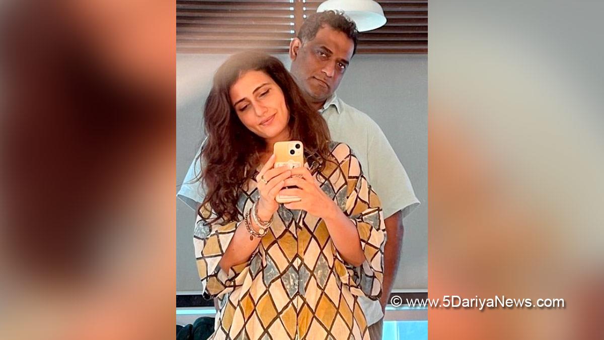 Bollywood, Entertainment, Mumbai, Actor, Actress, Cinema, Hindi Films, Movie, Mumbai News, Heroine, Anurag Basu, Fatima Sana Shaikh, Anurag Basu Fatima Sana Shaikh