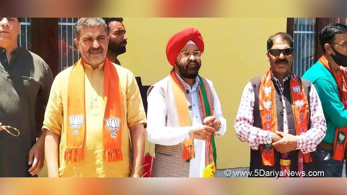 Pulwama, BJP Pulwama,Sunil Sharma, Advocate Farooq Reshi, Lateef Bhat, Kashmir, Jammu And Kashmir, Jammu & Kashmir, Jammu, Bharatiya Janata Party, BJP, BJP J&K