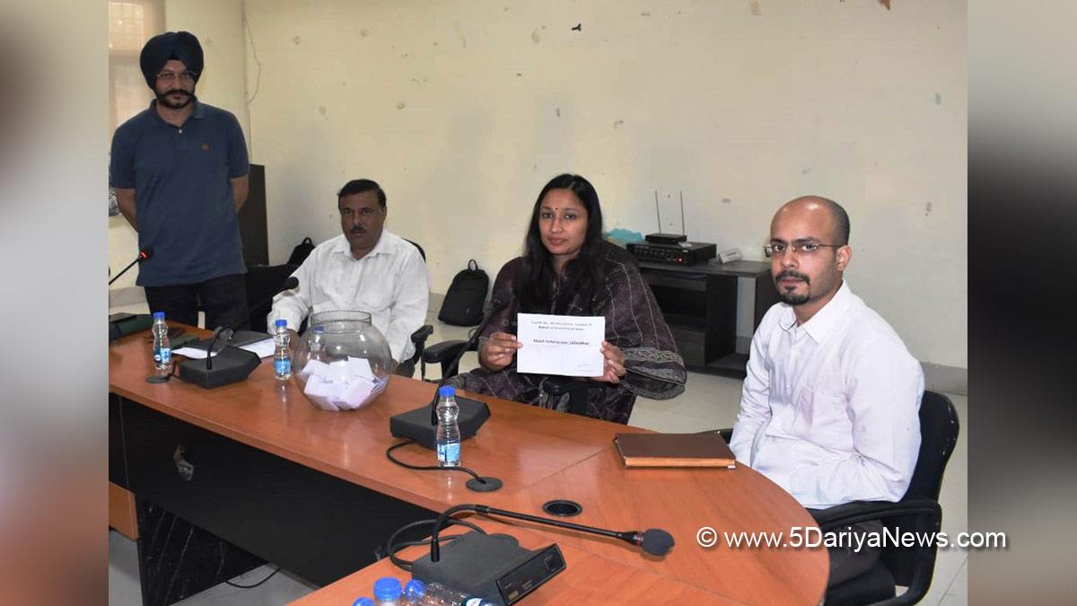 DC Hoshiarpur, Deputy Commissioner Hoshiarpur, Komal Mittal, Hoshiarpur
