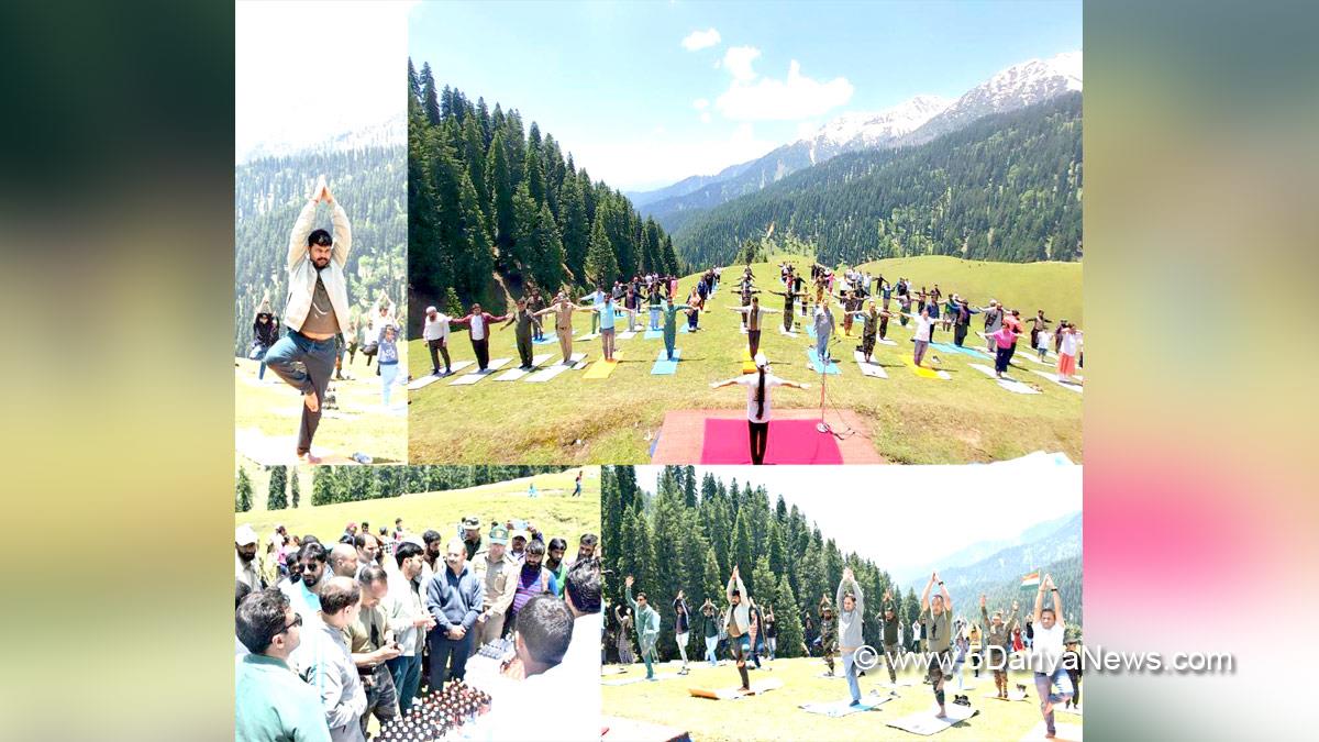 Kishtwar, DDC Kishtwar, District Development Commissioner Kishtwar, Dr. Devansh Yadav, Kashmir, Jammu And Kashmir, Jammu & Kashmir, District Administration Kishtwar, Yoga Mahotsav, Yoga Day Session, Dr. Vikram Singh Jamwal
