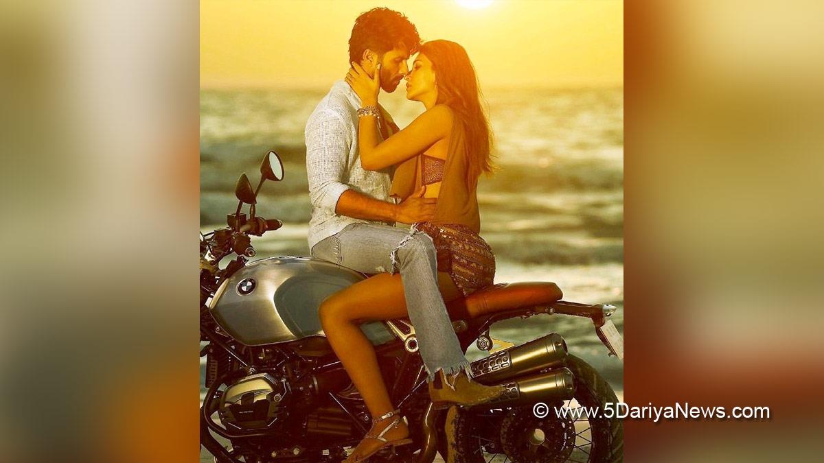 Shahid Kapoor, Bollywood, Entertainment, Mumbai, Actor, Cinema, Hindi Films, Movie, Mumbai News, Actress, Kriti Sanon, An Impossible Love Story, Dinesh Vijan