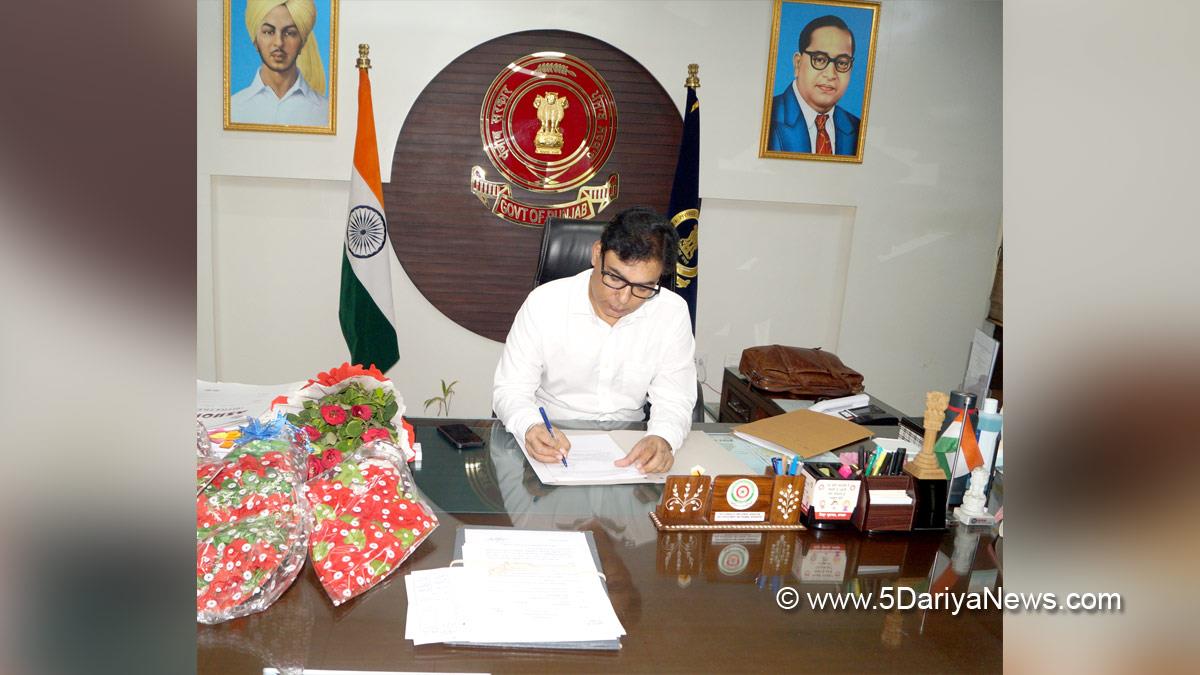 DC Mansa, Deputy Commissioner Mansa, Baldeep Kaur, Rishipal Singh
