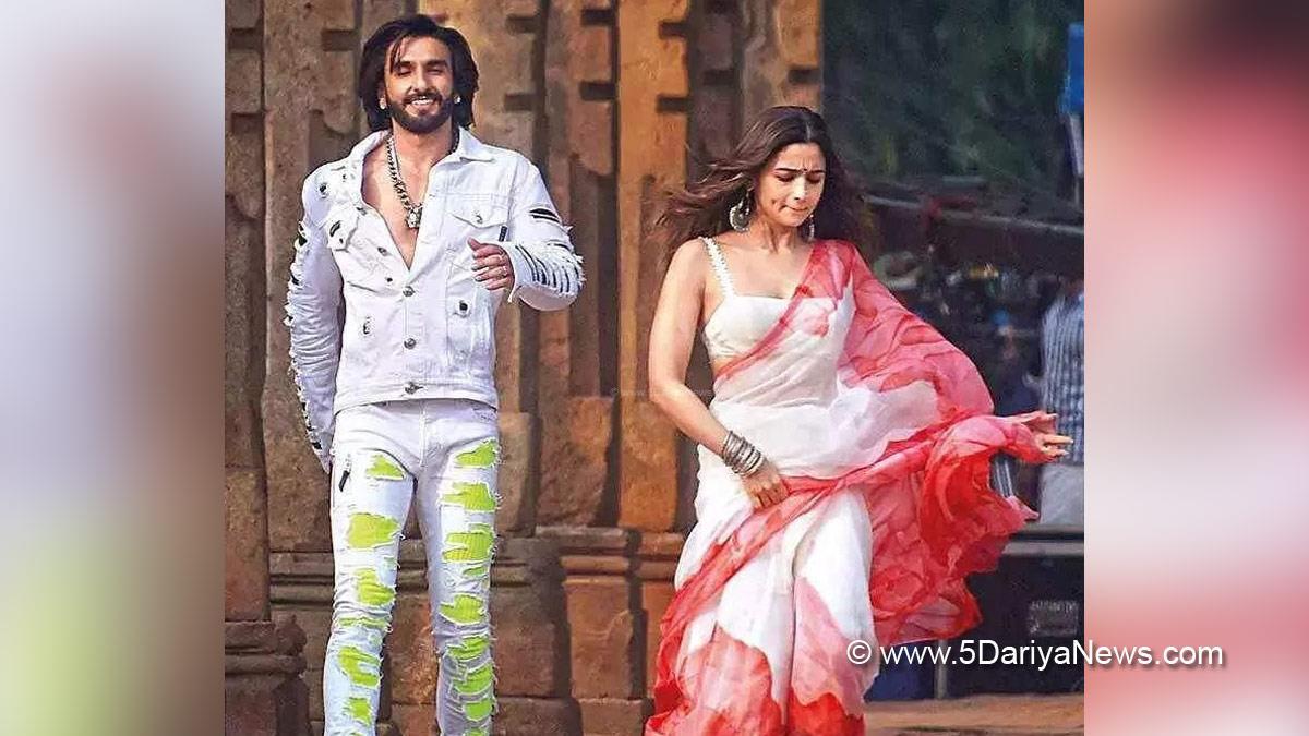 Ranveer Singh and Alia Bhatt , Rocky Aur Rani Ki Prem Kahani , Karan Johar , Bollywood , Entertainment , Mumbai , Actor , Cinema , Hindi Films , Movie , Mumbai News
