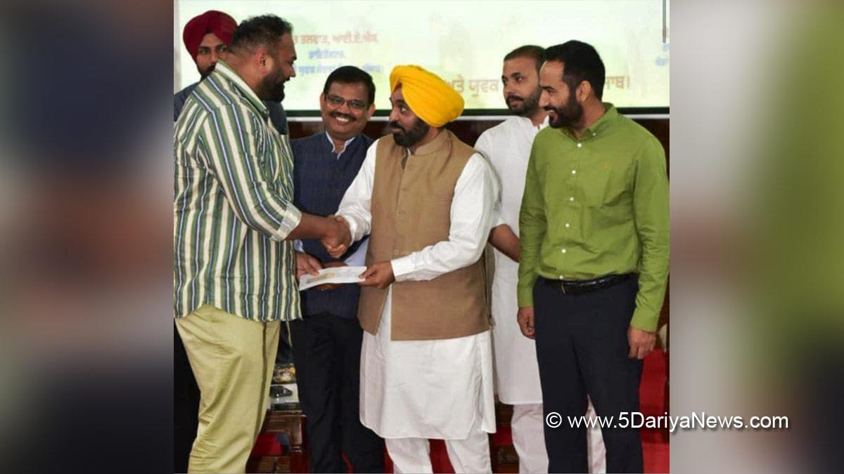 Bhagwant Mann, AAP, Aam Aadmi Party, Aam Aadmi Party Punjab, AAP Punjab, Government of Punjab, Punjab Government, Punjab, Chief Minister Of Punjab, Gurmeet Singh Meet Hayer, Sports, Sports News, Tajinder Pal Singh Toor, Athlete, Asian Record, Shot Put, Asian and National Record,  21.77 Meters Shot Put