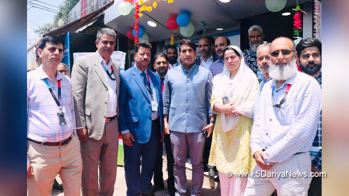 Srinagar, Deputy Commissioner Srinagar, Mohammad Aijaz Asad, Jammu, Kashmir, Jammu And Kashmir, Jammu & Kashmir, District Administration Srinagar, Cash Recycler Machine Machine, CRM, Lead District Manager, LDM, Abdual Majid, Zonal Head Jkbank, Shabir Ahmad