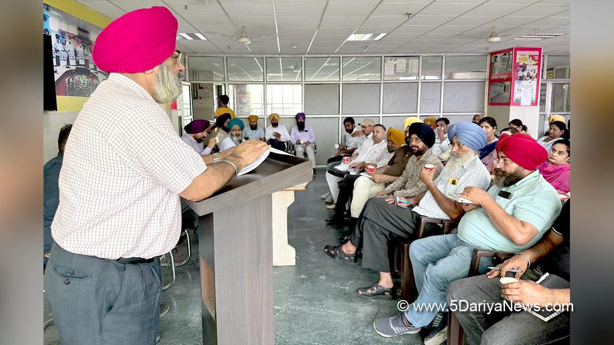 Tarn Tarn, District Education Officer Elementary Kawaljit Singh Dhanju, Surinder Kumar