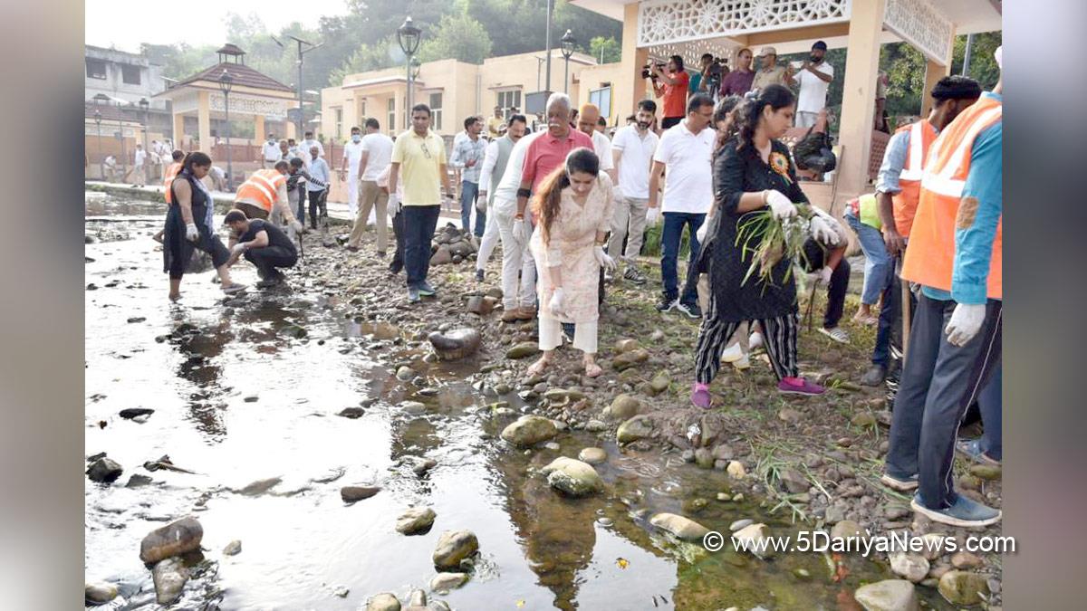 Udhampur, DDC Udhampur, District Development Commissioner Udhampur, Saloni Rai, Kashmir, Jammu And Kashmir, Jammu & Kashmir, District Administration Udhampur, Dr. Vinod Kumar