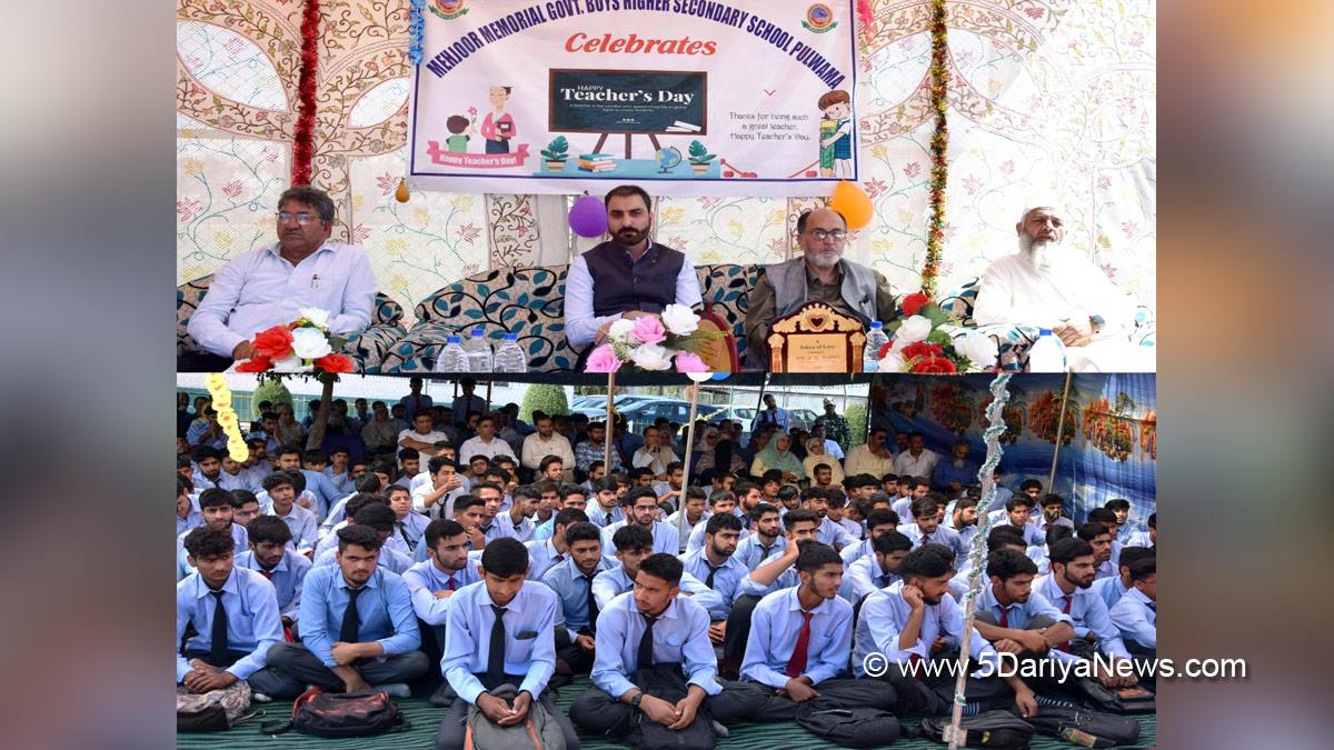 Pulwama, Deputy Commissioner Pulwama, Dr Basharat Qayoom, Dr. Basharat Qayoom, Kashmir, Jammu And Kashmir, Jammu & Kashmir, District Administration Pulwama, Teachers day, Teachers’ Day