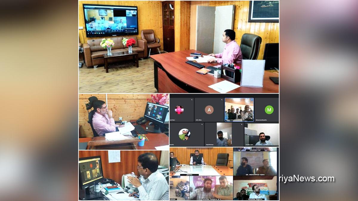 Pulwama, Deputy Commissioner Pulwama, Dr Basharat Qayoom, Dr. Basharat Qayoom, Kashmir, Jammu And Kashmir, Jammu & Kashmir, District Administration Pulwama, Dr. Piyush Singla, Bhrashtachar Mukt J&K celebrations, Bhrashtachar Mukt J&K, Brashtachar Mukt J&K Week