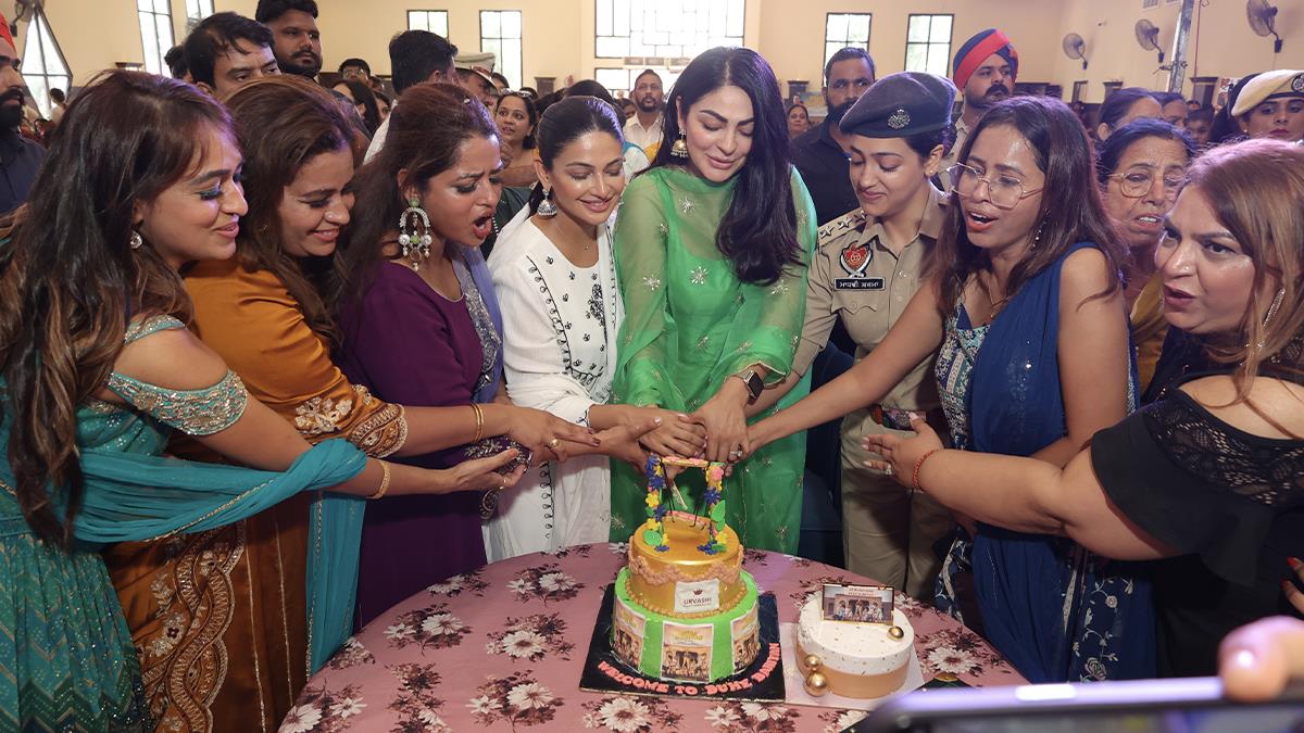 Pollywood, Buhe Bariyan, Neeru Bajwa, Rubina Bajwa, Uday Pratap Singh, Jagdeep Warring, Nirmal Rishi, Jatinder Kaur, Buhe Bariyan Release Date, Buhe Bariyan Movie, Buhe Bariyan Movie Release Date, Buhe Bariyan Cast, Buhe Bariyan Movie Cast, Buhe Bariyan Review, Buhe Bariyan Reviews, Buhe Bariyan Teej Celebration, Buhe Bariyan Teej Banga, Buhe Bariyan Teej Celebration, Banga, Buhe Bariyan Banga
