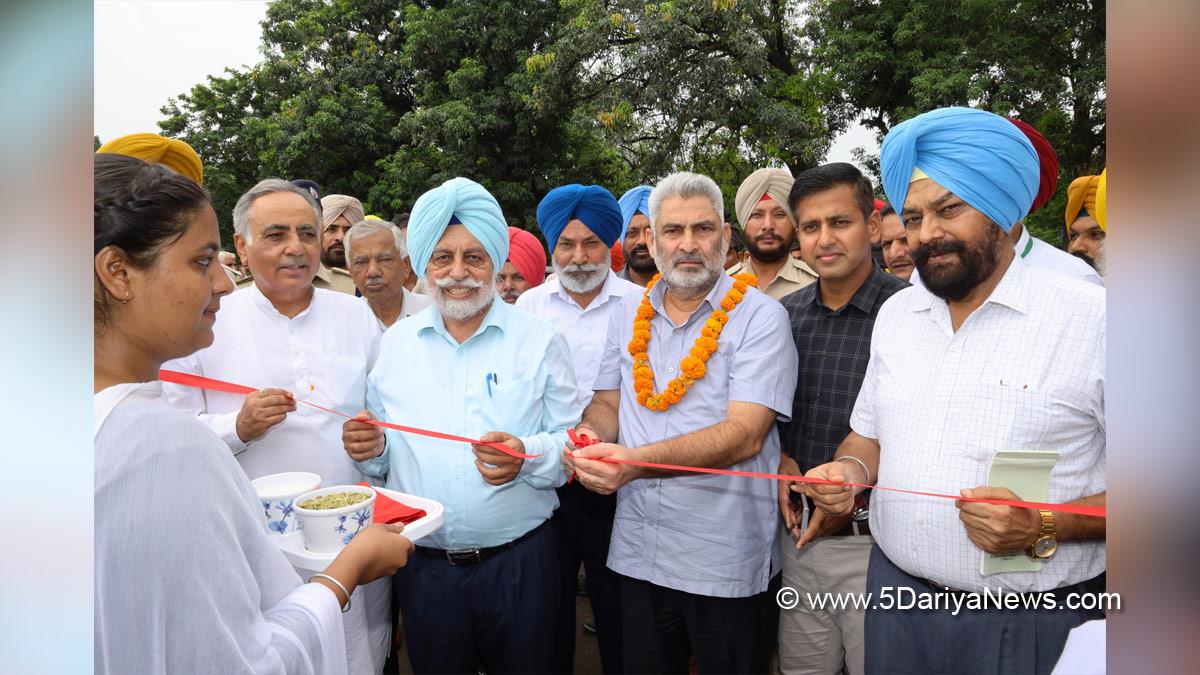 Lal Chand Kataruchak, AAP, Aam Aadmi Party, Aam Aadmi Party Punjab, AAP Punjab, Government of Punjab, Punjab Government, DC Gurdaspur, Himanshu Aggarwal, Gurdaspur, Deputy Commissioner Gurdaspur, Punjab Agricultural University, Vigayanak Kheti de Rang PAU de Kisan Melayan Sang, Gurdaspur 