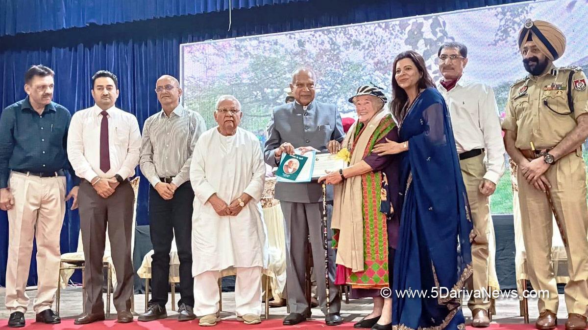 Banwari Lal Purohit, Banwarilal Purohit, Governor of Punjab, Punjab Governor, Punjab Raj Bhavan, Swabhiman Awards, Vijay Kumar Chopra, Mandeep Singh Sidhu, Noble Foundation