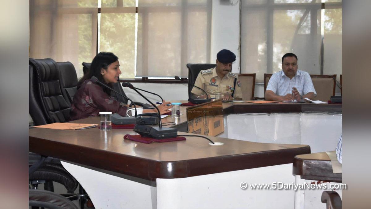 DC Hoshiarpur, Deputy Commissioner Hoshiarpur, Komal Mittal, Hoshiarpur, Say No To Plastic