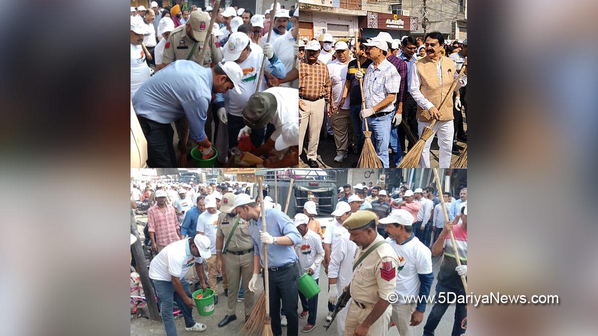 Kathua, DDC Kathua, District Development Commissioner Kathua, Rakesh Minhas, Kashmir, Jammu And Kashmir, Jammu & Kashmir, District Administration Kathua, Swachhta Hi Seva, Indian Swachhta League 2.0, Swachhta League 2.0, India Vs Garbage, Garbage Free India, Indian Swachhata League, Swachhata Hi Seva, Youth Vs Garbage, Swachh Bharat, Swachh Bharat Mission, Swachhta Pakhwada, Ek Tareekh Ek Gahanta Ek Saath