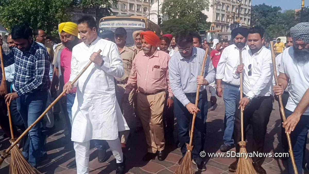 Dr. Ajay Gupta, Amritsar, AAP, Aam Aadmi Party, Aam Aadmi Party Punjab, AAP Punjab, Indian Swachhta League 2.0, Swachhta League 2.0, India Vs Garbage, Garbage Free India, Indian Swachhata League, Swachhata Hi Seva, Youth Vs Garbage, Swachh Bharat, Swachh Bharat Mission, Swachhta Pakhwada