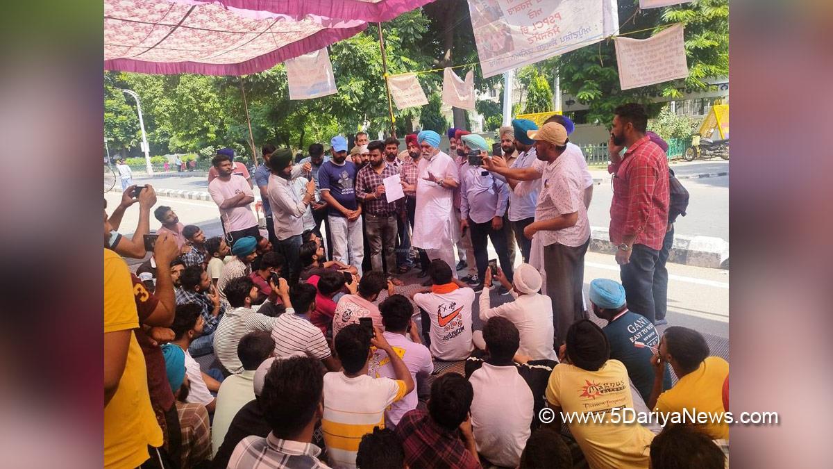 Protest, Jasbir Singh Sur Singh, PSPCL Director, Apprenticeship Union, Punjab State Power Corporation Limited, PSPCL, Patiala