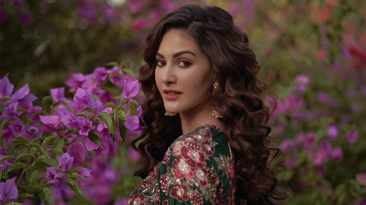 Pollywood, Harish Verma, Any How Mitti Pao, Amyra Dastur, Any How Mitti Pao Cast, Any How Mitti Pao Movie, Any How Mitti Pao Movie Cast, Any How Mitti Pao Review, Any How Mitti Pao Movie Review, Any How Mitti Pao Reviews, Any How Mitti Pao Movie Reviews, Amyra Dastur Pollywood Debut, Amyra Dastur Punjabi Movies, Amyra Dastur Punjabi Movie, Amyra Dastur Punjabi Film Debut, Amyra Dastur Any How Mitti Pao