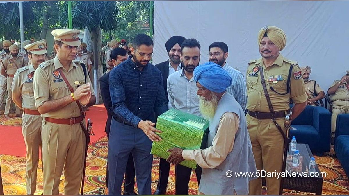 DC Sangrur, Deputy Commissioner Sangrur, Jitendra Jorwal, Sangrur, 64th Police Commemoration Day, Police Commemoration Day, Police, Punjab Police, Commemoration Day Parade 