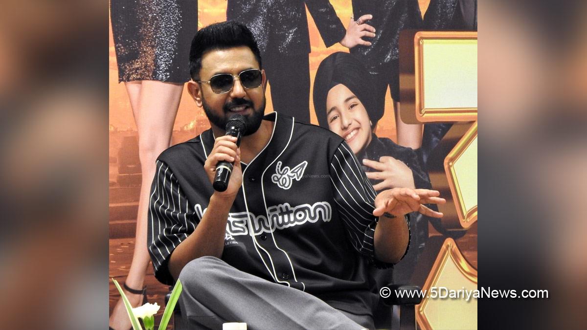 Pollywood, Carry On Jattiye, Carry On Jattiye Movie, Carry On Jattiye Release Date, Carry On Jattiye Cast, Carry On Jattiye Movie Release Date, Carry On Jattiye Movie Cast, Gippy Grewal, Sargun Mehta, Jasmine Bhasin, Sunil Grover, Jaswinder Bhalla, Nasir Chinyoti, Nirmal Rishi, Rupinder Rupi, Smeep Kang, Panorama Studios, Humble Motion Pictures, Carry On Jatta, Carry On Jatta Franchise