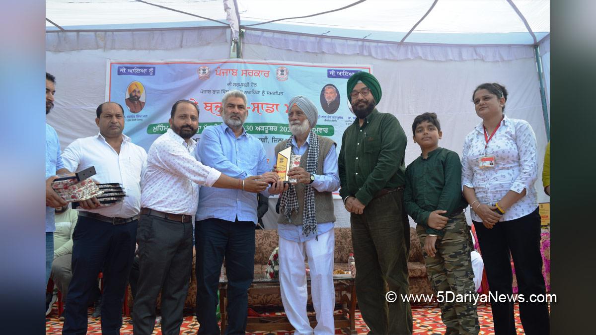 Lal Chand Kataruchak, AAP, Aam Aadmi Party, Aam Aadmi Party Punjab, AAP Punjab, Government of Punjab, Punjab Government, DC Pathankot, Deputy Commissioner Pathankot, Harbir Singh, Pathankot