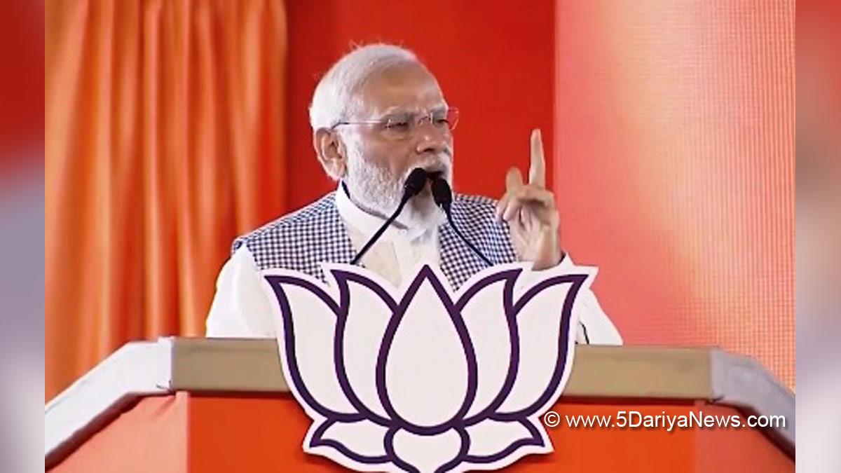 Narendra Modi, Modi, BJP, Bharatiya Janata Party, Prime Minister of India, Prime Minister, Narendra Damodardas Modi, Lal Krishna Advani, Lal Krishna Advani Birthday, Lal Krishna Advani Age