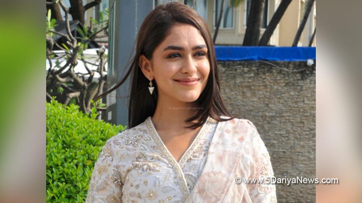 Bollywood, Entertainment, Mumbai, Actor, Actress, Cinema, Hindi Films, Movie, Mumbai News, Heroine, Mrunal Thakur, Mrunal Thakur Pippa, Mrunal Thakur News, Mrunal Thakur Latest News, Pippa, Pippa Review