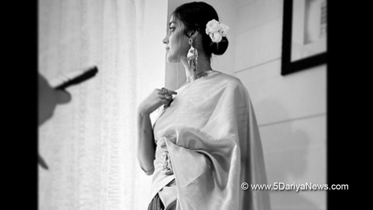 Bollywood, Entertainment, Mumbai, Actor, Actress, Cinema, Hindi Films, Movie, Mumbai News, Ileana D’Cruz, Ileana D Cruz, Ileana D Cruz Pregnacny, Ileana D Cruz Baby Bump, Ileana D Cruz Pregnancy Pics, Ileana D Cruz Baby Pics