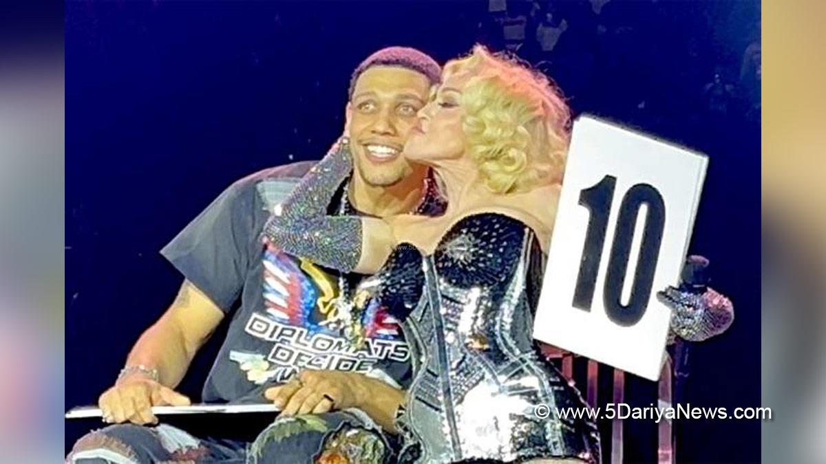 Madonna Kiss