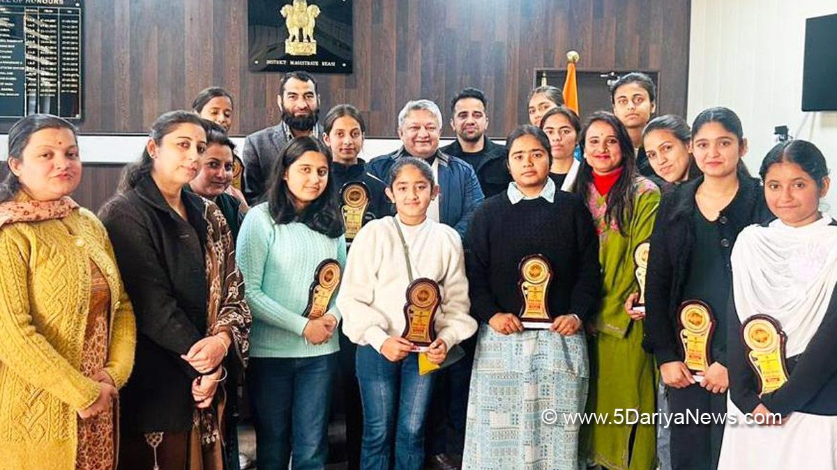 Reasi, Deputy Commissioner Reasi, Vishesh Paul Mahajan, Kashmir, Jammu And Kashmir, Jammu & Kashmir, District Administration Reasi, National Girl Child Day,  National Girl Child Day 2024