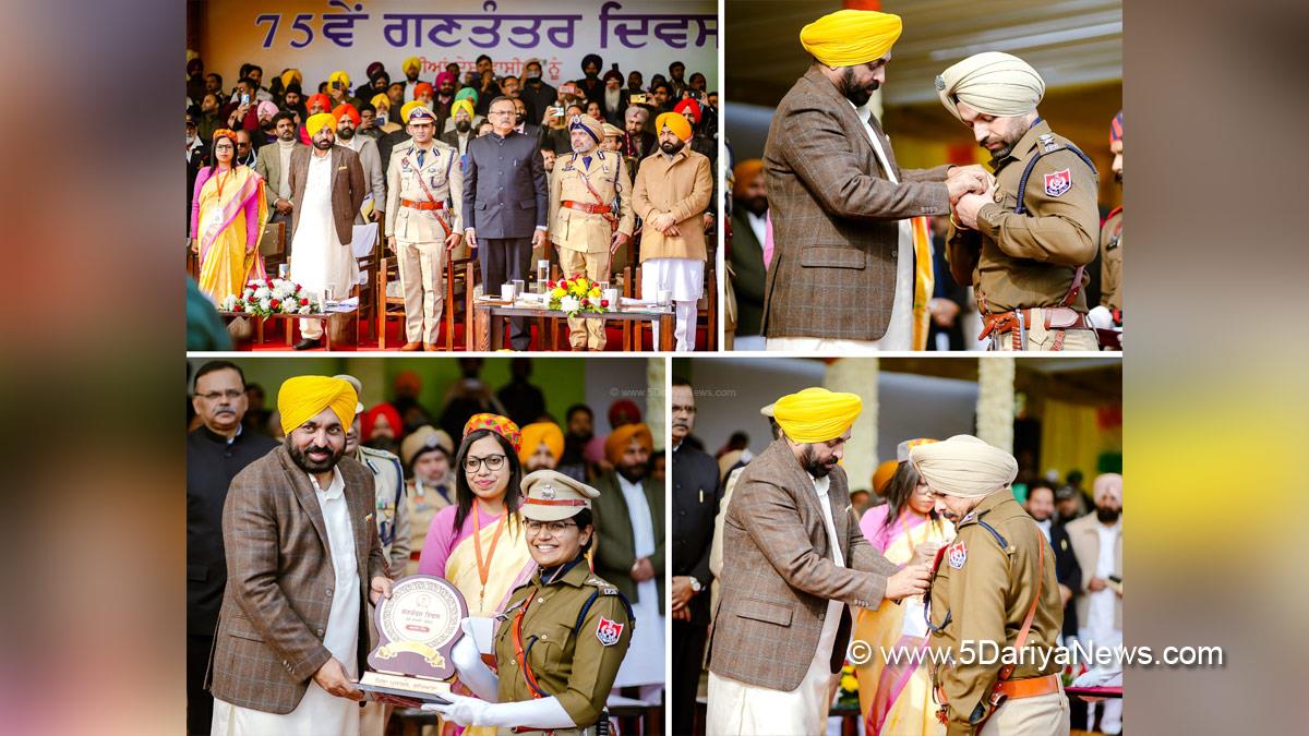 Bhagwant Mann, Bhagwant Singh Mann, AAP, Aam Aadmi Party, Aam Aadmi Party Punjab, AAP Punjab, Government of Punjab, Punjab Government, Punjab, Chief Minister Of Punjab, DC Ludhiana, Surabhi Malik, Ludhiana, Deputy Commissioner Ludhiana, 75th Republic Day, Republic Day 2024, Republic Day of India, Indian Republic Day, 26 January 2024