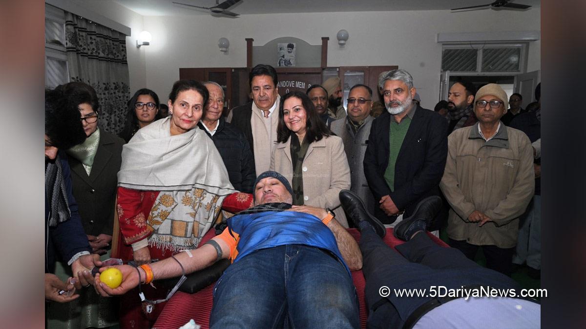 Parneet Kaur, Preneet Kaur, Punjab Pradesh Congress Committee, Congress, Punjab Congress, Patiala, Dhruve Pandove Cricket Trust, Blood Donation Camp, Blood Camp