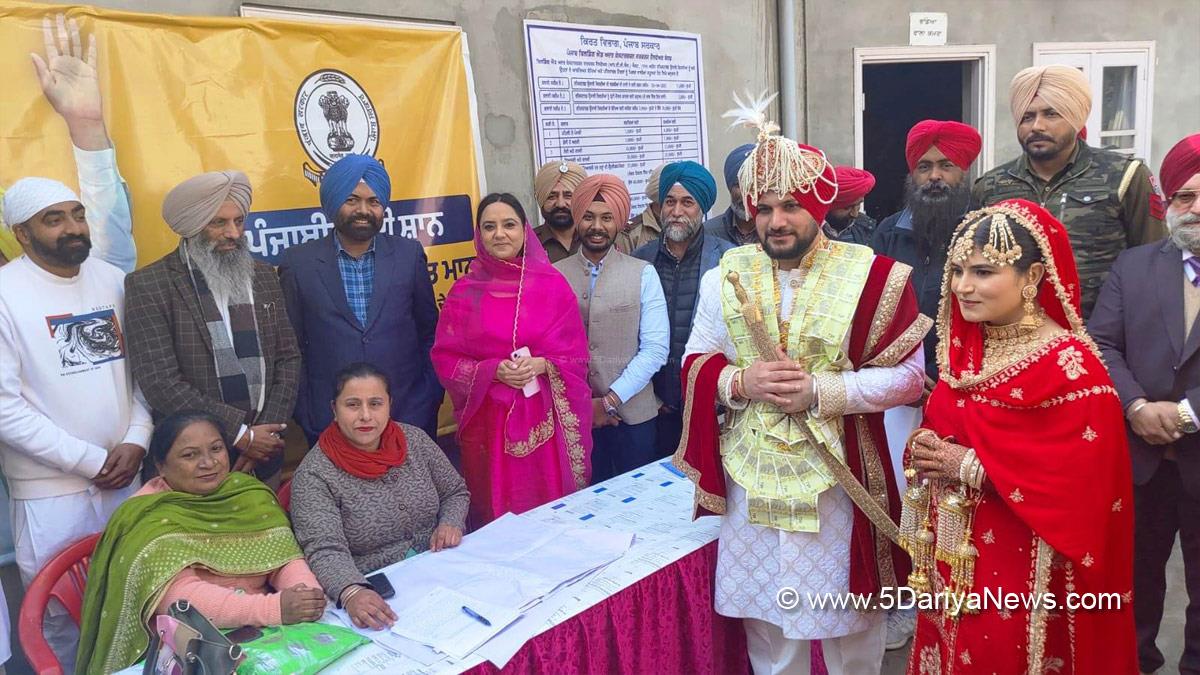 Amandeep Kaur Arora, Dr. Amandeep Kaur Arora, Moga, AAP, Aam Aadmi Party, Aam Aadmi Party Punjab, AAP Punjab, DC Moga, Kulwant Singh, Deputy Commissioner Moga, Moga, AAP Di Sarkar Aap De Dwar