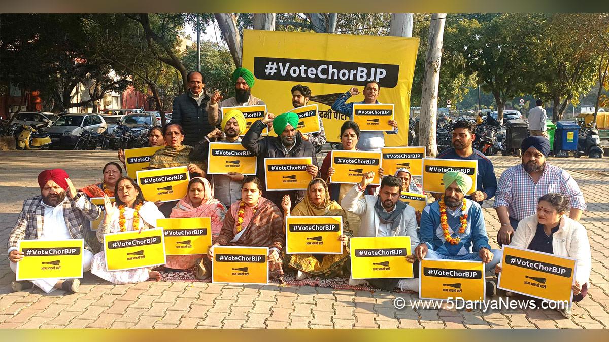 Dr. S.S Ahluwalia, Dr. Sunny Singh Ahluwalia, Sunny Singh Ahluwalia, AAP, Aam Aadmi Party, Aam Aadmi Party Punjab, AAP Punjab, Protest, Agitation, Demonstration
