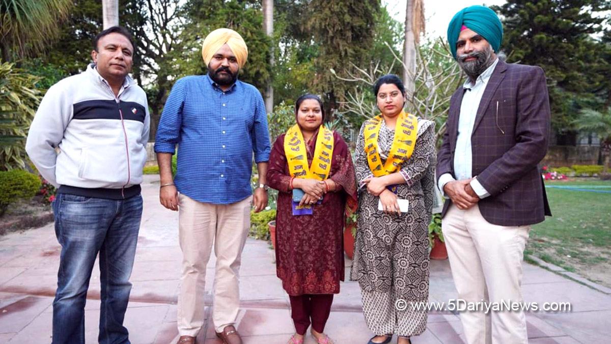 AAP Councillors Poonam and Neha Rejoin Aam Aadmi Party