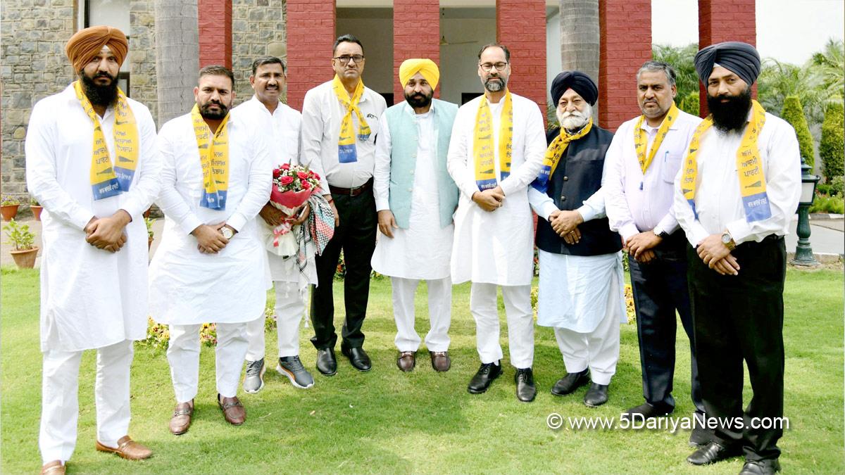 Bhagwant Mann, Bhagwant Singh Mann, AAP, Aam Aadmi Party, Aam Aadmi Party Punjab, AAP Punjab, Government of Punjab, Punjab Government, Punjab, Chief Minister Of Punjab, Pawan Kumar Tinu, Gurcharan Singh Channi