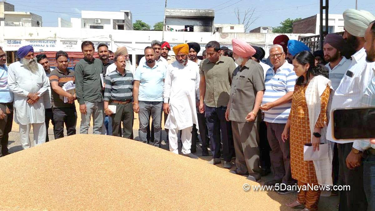 Markfed MD inspects wheat procurement in Khanna grain market