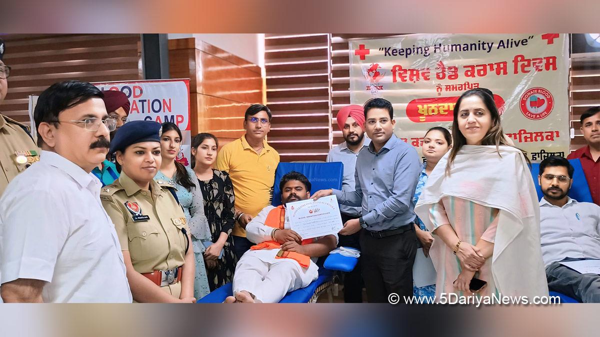 Senu Duggal, DC Fazilka, Fazilka, Deputy Commissioner Fazilka, World Red Cross, World Red Cross and Red Crescent Day, Red Cross Day, World Red Cross Day 2024, Blood Camp, Blood Donation Camp