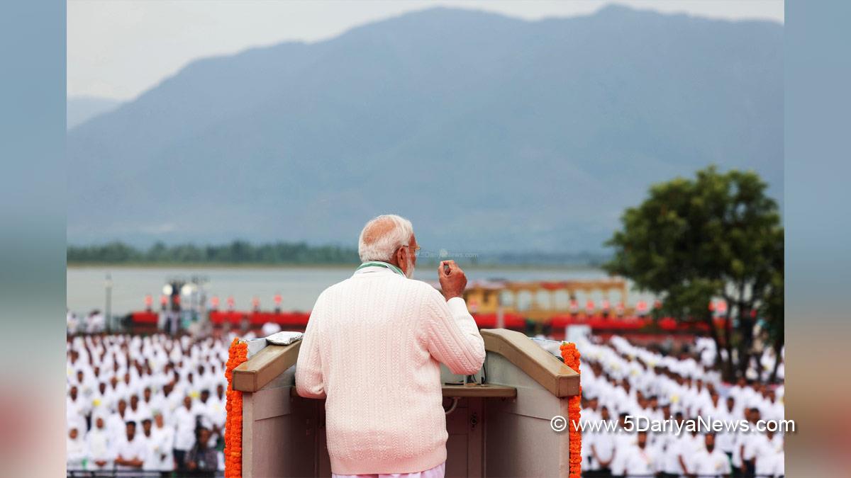 Narendra Modi, Modi, BJP, Bharatiya Janata Party, Prime Minister of India, Prime Minister, Narendra Damodardas Modi, Srinagar, Kashmir, Jammu And Kashmir, Jammu & Kashmir, 10th International Yoga Day, International Yoga Day, Yoga Day