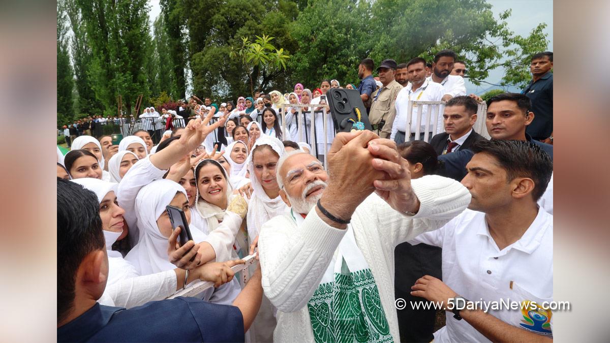 Narendra Modi, Modi, BJP, Bharatiya Janata Party, Prime Minister of India, Prime Minister, Narendra Damodardas Modi, Srinagar, Kashmir, Jammu And Kashmir, Jammu & Kashmir, 10th International Yoga Day, International Yoga Day, Yoga Day