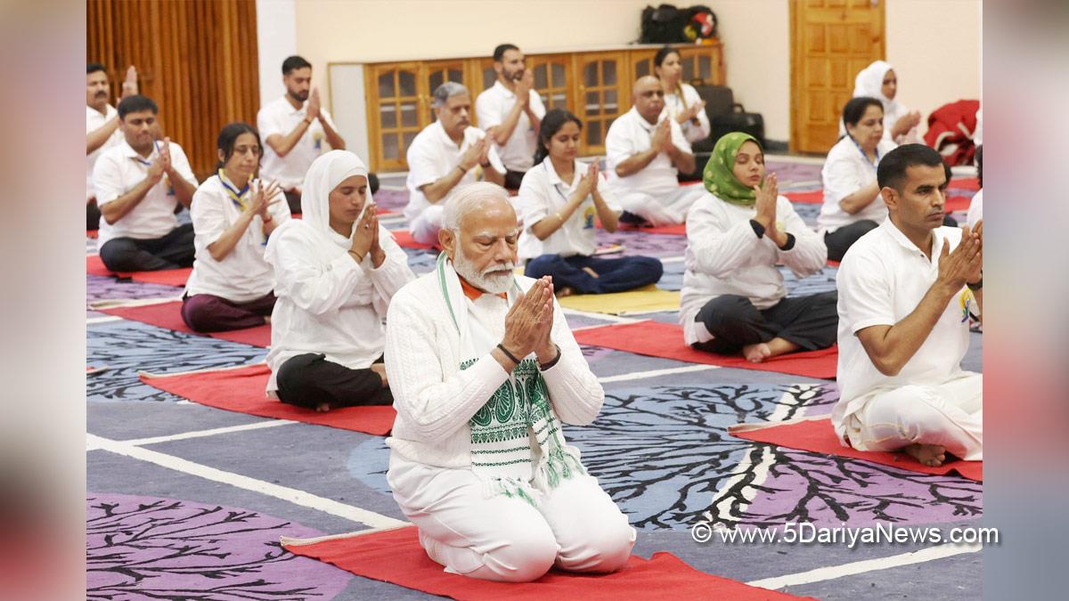 Narendra Modi, Modi, BJP, Bharatiya Janata Party, Prime Minister of India, Prime Minister, Narendra Damodardas Modi, Srinagar, Kashmir, Jammu And Kashmir, Jammu & Kashmir, 10th International Yoga Day, International Yoga Day, Yoga Day