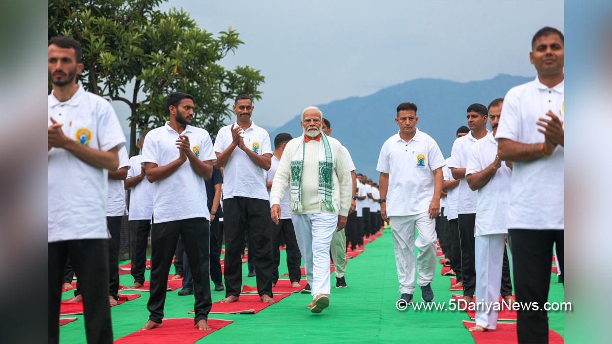 Narendra Modi, Modi, BJP, Bharatiya Janata Party, Prime Minister of India, Prime Minister, Narendra Damodardas Modi, Srinagar, Kashmir, Jammu And Kashmir, Jammu & Kashmir, 10th International Yoga Day, International Yoga Day, Yoga Day
