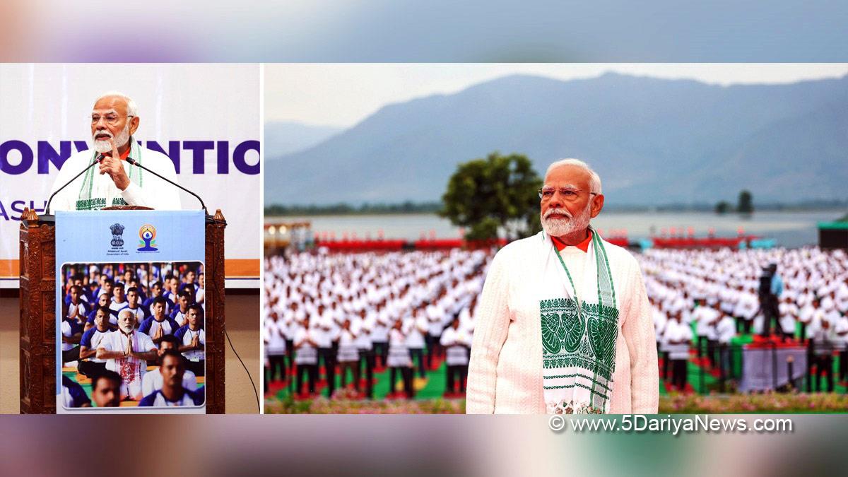 Narendra Modi, Modi, BJP, Bharatiya Janata Party, Prime Minister of India, Prime Minister, Narendra Damodardas Modi, Srinagar, Kashmir, Jammu And Kashmir, Jammu & Kashmir, 10th International Yoga Day, International Yoga Day, Yoga Day